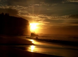 Redhead beach early surfer 30-08-16